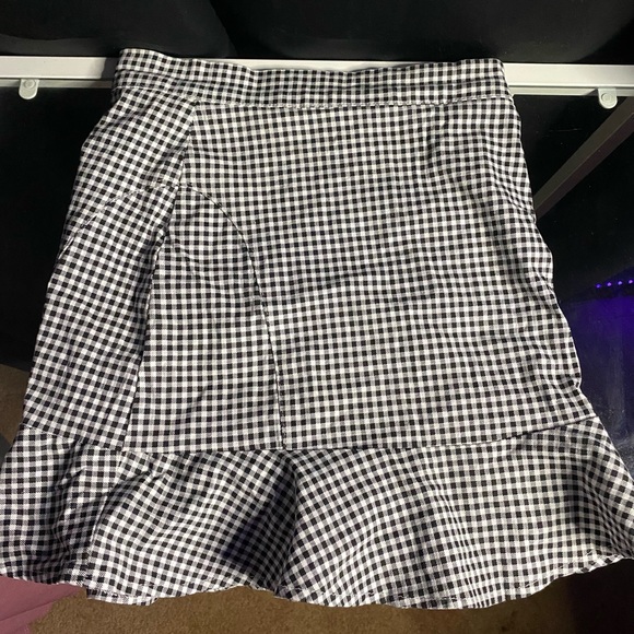 Fitted Mini Skirt With Ruffle At Bottom - Picture 2 of 2